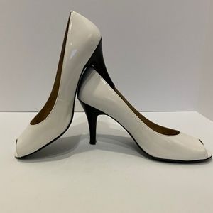 White patent leather peep toe pump